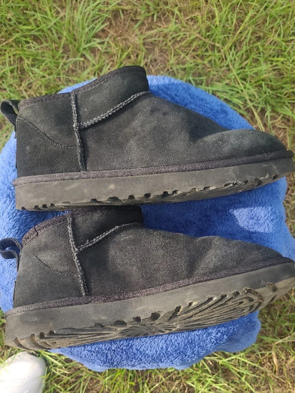 UGG Womens Black Suede Ankle Booties Size 9